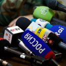 Кобзон, Петросян и Вайкуле: Власти через СМИ пытаются «заглушить вонь» реформ Кобзон, Петросян и Вайкуле: Власти через СМИ пытаются «заглушить вонь» реформ